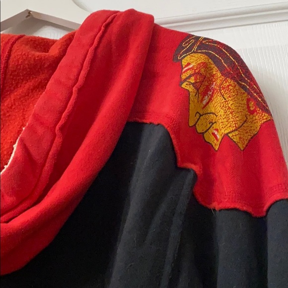 Blackhawks NHL Vintage Style Hoodie - Picture 6 of 6